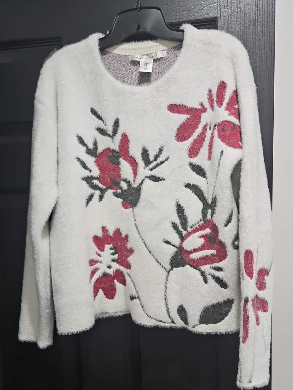 Max Studio Floral Crewneck Sweater in White & Red Size Medium